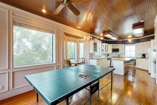 Maverick Mountaintop Retreat image 12