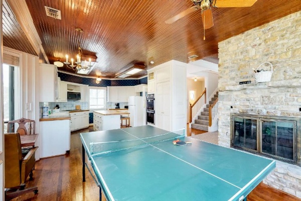 Maverick Mountaintop Retreat image 14