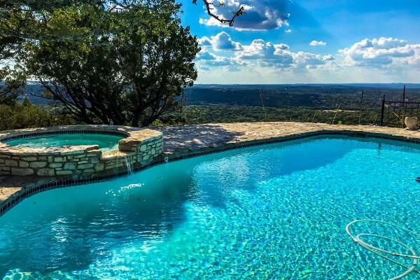 Maverick Mountaintop Retreat Main image