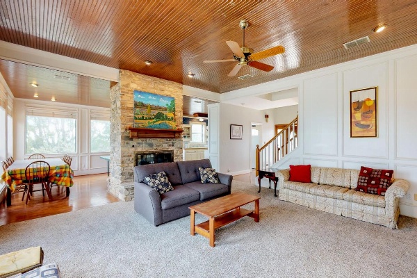 Maverick Mountaintop Retreat image 4