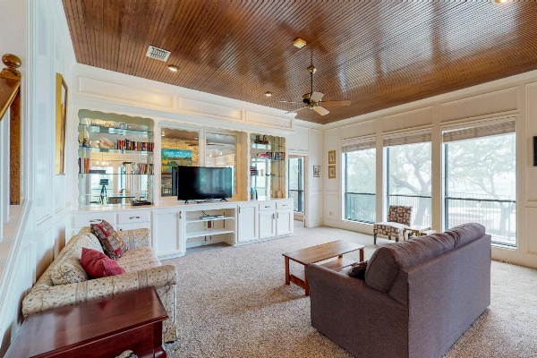 Maverick Mountaintop Retreat image 6